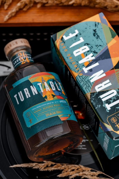 packshot Turntable X Dingle collab drop 2