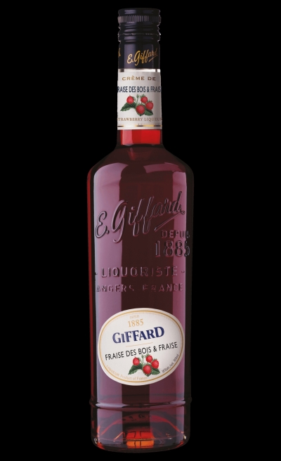 packshot GIFFARD strawberry liqueur 0.70 ltr